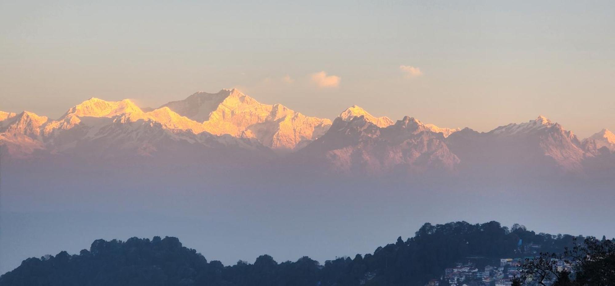 Veronica Alpina Mountain View Home Darjeeling  Ngoại thất bức ảnh